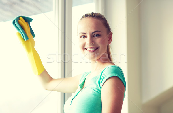 Foto stock: Feliz · mulher · luvas · limpeza · janela · trapo