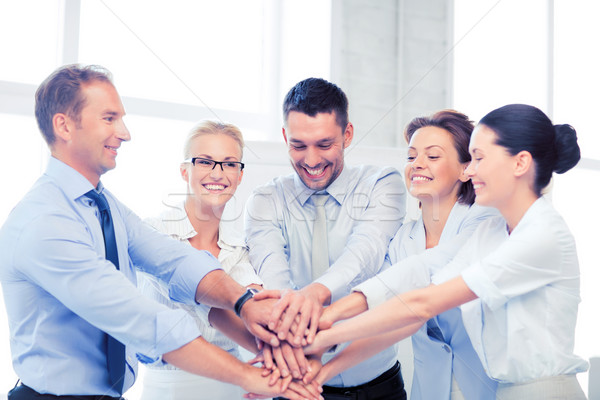 Equipe de negócios vitória escritório quadro feliz Foto stock © dolgachov