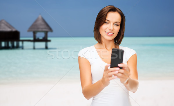 Heureux femme smartphone plage Voyage [[stock_photo]] © dolgachov
