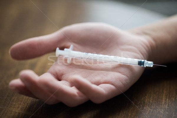 關閉 手 使用 藥物 注射器 商業照片 © dolgachov