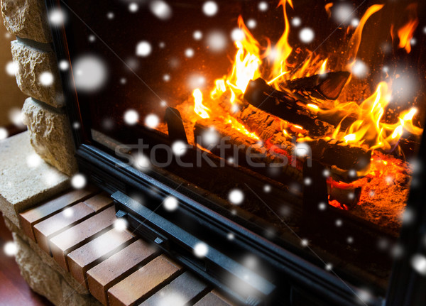 關閉 燃燒 壁爐 雪 冬天 聖誕節 商業照片 © dolgachov