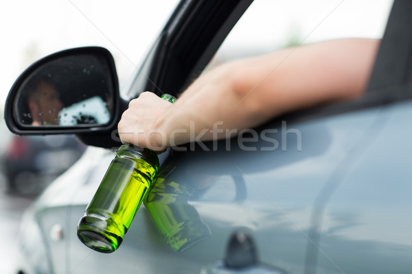 Közelkép férfi iszik alkohol vezetés autó Stock fotó © dolgachov