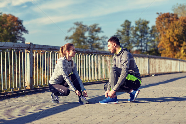 Mosolyog pár cipőfűző kint fitnessz sport Stock fotó © dolgachov