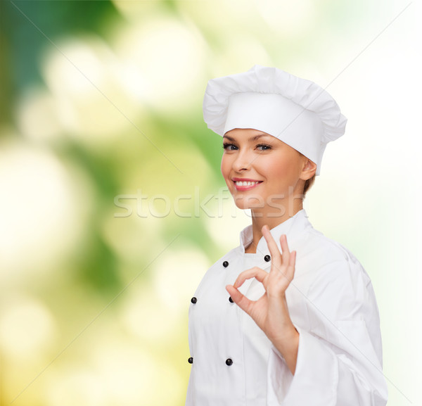 Foto stock: Sorridente · feminino · chef · sinal · da · mão