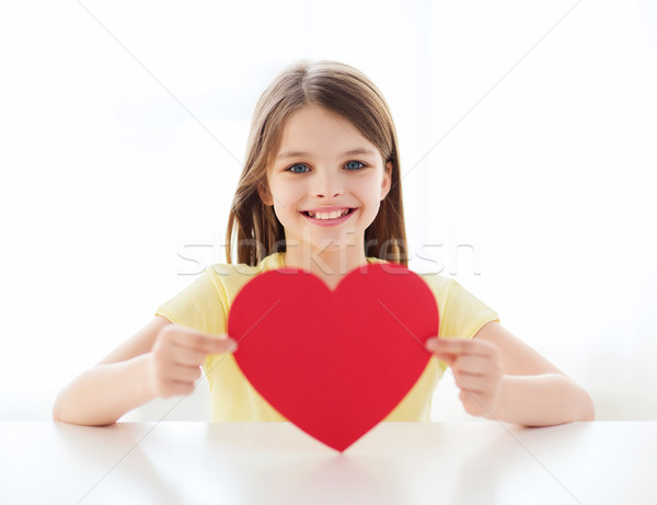 Sorridente little girl vermelho coração casa amor Foto stock © dolgachov