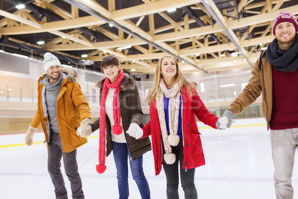 Szczęśliwy znajomych skating ludzi przyjaźni Zdjęcia stock © dolgachov