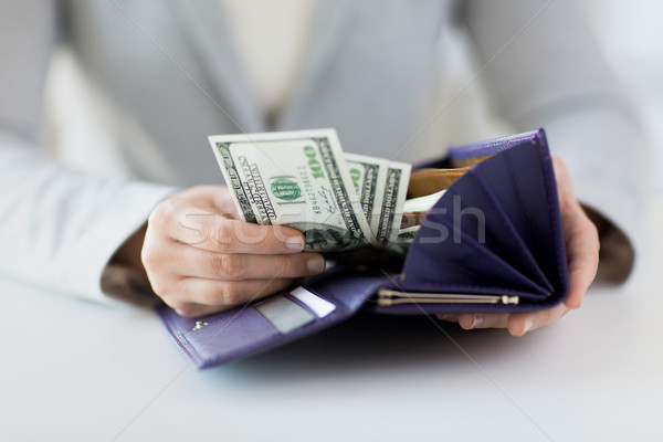 Mujer manos cartera dinero negocios Foto stock © dolgachov