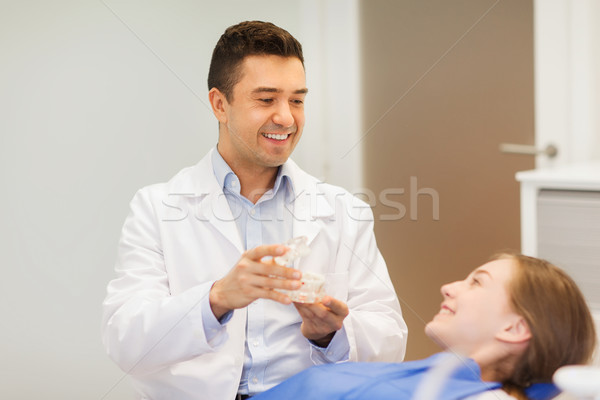 Foto stock: Feliz · dentista · mandíbula · traçado · paciente