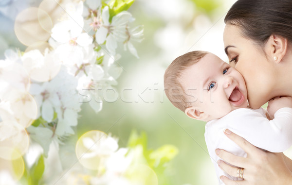 Heureux mère baiser adorable bébé famille [[stock_photo]] © dolgachov