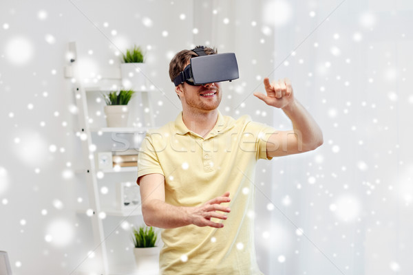 Tânăr virtual realitate setul cu cască ochelari 3d tehnologie Imagine de stoc © dolgachov