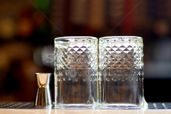 Stockfoto: Twee · vintage · bril · bar · counter · alcohol