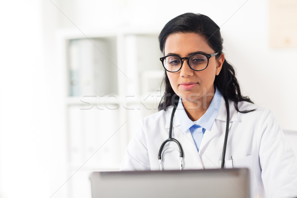 Foto stock: Feminino · médico · laptop · hospital · saúde · tecnologia