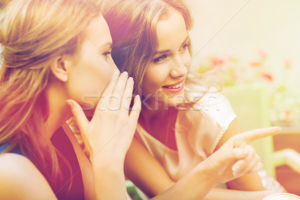 Mosolyog fiatal nők pletykál szabadtér kávézó emberek Stock fotó © dolgachov