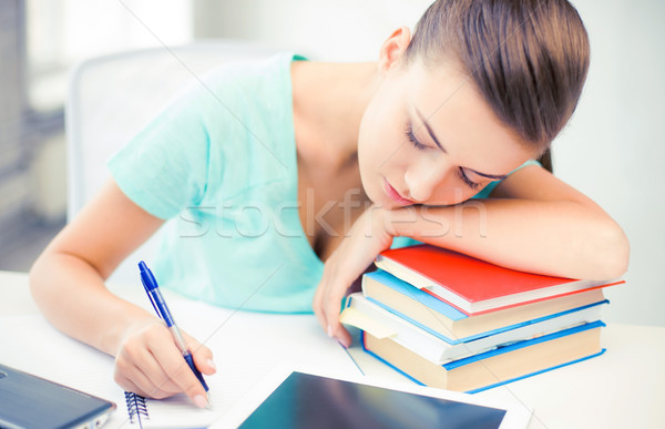 Foto stock: Cansado · estudante · adormecido · estoque · livros · quadro