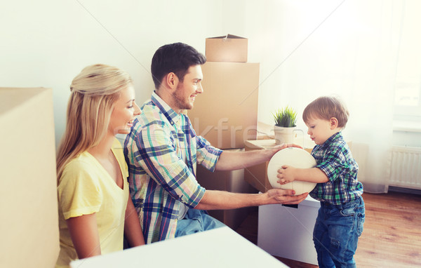 счастливая семья движущихся новый дом играет мяча ипотечный Сток-фото © dolgachov