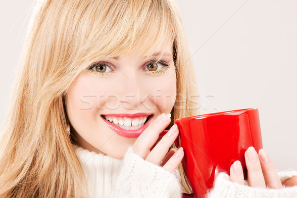 Felice rosso mug foto donna Foto d'archivio © dolgachov