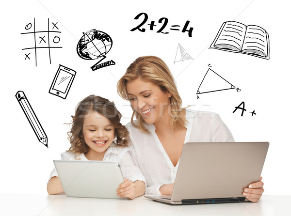 Foto stock: Menina · mãe · comprimido · laptop · educação · tecnologia