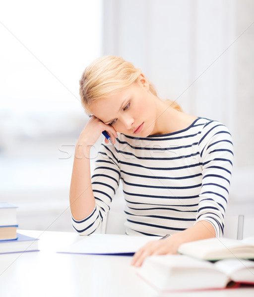 Concentrado mujer estudiar universidad educación escuela Foto stock © dolgachov