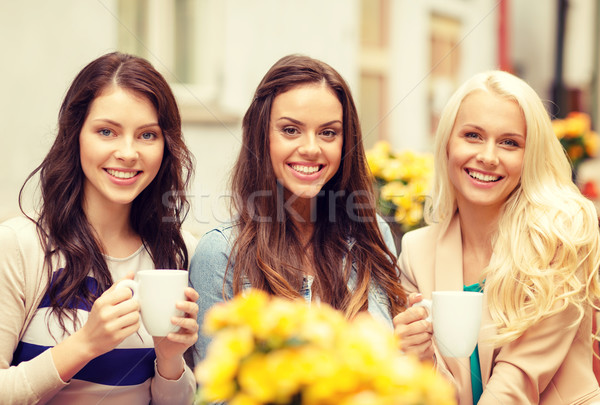 [[stock_photo]]: Trois · belle · filles · potable · café · café