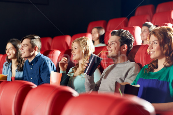Gelukkig vrienden kijken film theater bioscoop Stockfoto © dolgachov