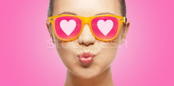 Stok fotoğraf: Kız · pembe · güneş · gözlüğü · öpücük · sevmek