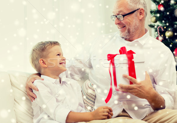 Souriant grand-père petit-fils coffret cadeau famille vacances [[stock_photo]] © dolgachov