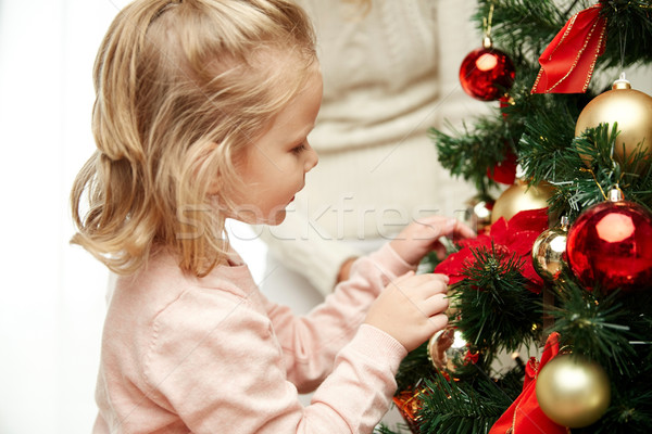 Kleines Mädchen Weihnachtsbaum home Familie Winter Stock foto © dolgachov