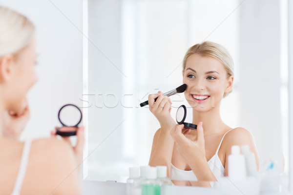 女子 化妝刷 浴室 美女 彌補 商業照片 © dolgachov