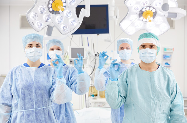 Groupe chirurgiens salle d'opération hôpital chirurgie médecine [[stock_photo]] © dolgachov