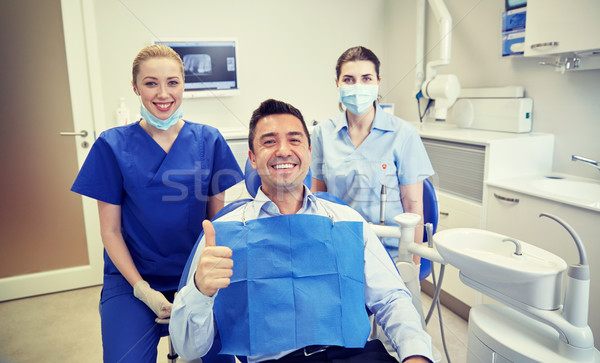 快樂 女 牙醫 男子 病人 診所 商業照片 © dolgachov