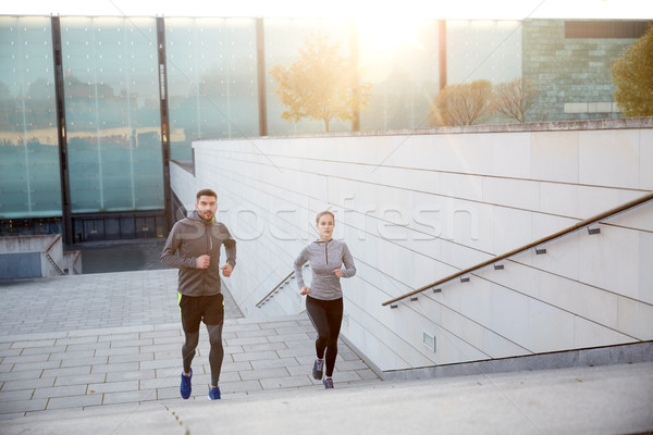 Feliz casal corrida em cima cidade escada Foto stock © dolgachov