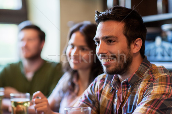 Boldog barátok iszik sör bár kocsma Stock fotó © dolgachov