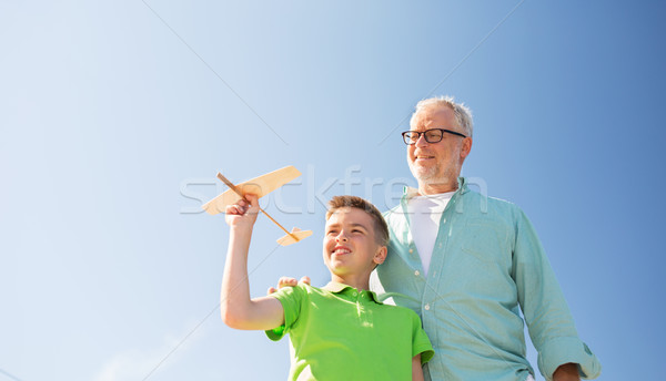 Supérieurs homme garçon jouet avion ciel [[stock_photo]] © dolgachov