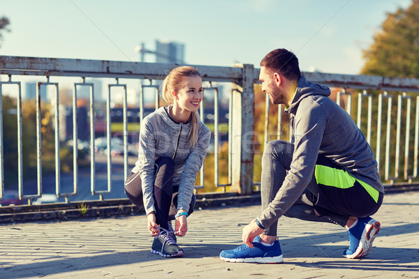 Mosolyog pár cipőfűző kint fitnessz sport Stock fotó © dolgachov