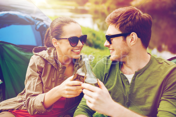 Feliz casal bebidas tenda camping Foto stock © dolgachov