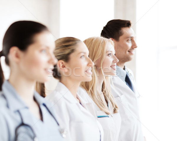 Zdjęcia stock: Młodych · zespołu · grupy · lekarzy · opieki · zdrowotnej · medycznych