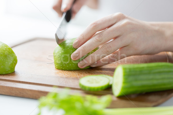 [[stock_photo]]: Femme · mains · vert · légumes