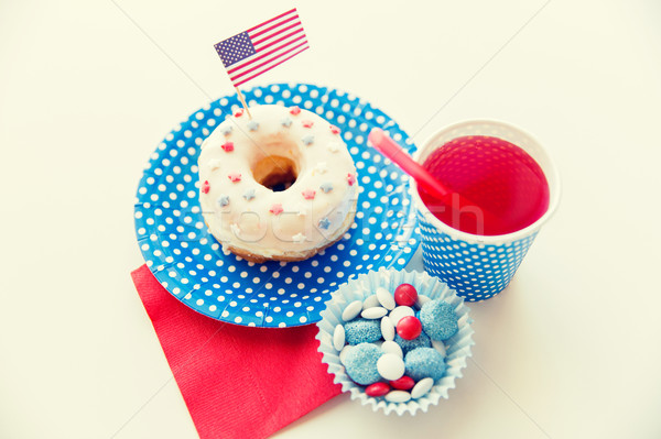 Fánk dzsúz cukorkák nap amerikai ünneplés Stock fotó © dolgachov