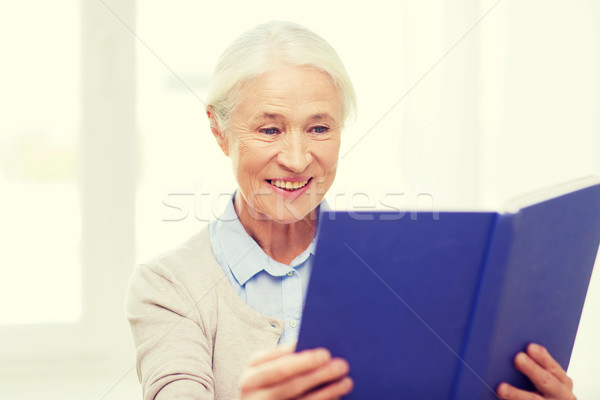 Heureux souriant supérieurs femme lecture livre [[stock_photo]] © dolgachov