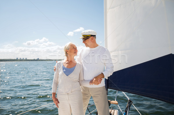 Foto stock: Pareja · de · ancianos · vela · barco · yate · mar