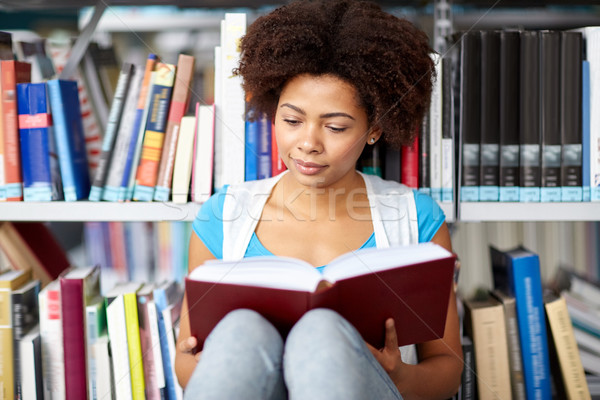 Stock foto: African · Studenten · Mädchen · Lesung · Buch · Bibliothek
