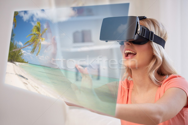Vrouw virtueel realiteit hoofdtelefoon strand technologie Stockfoto © dolgachov
