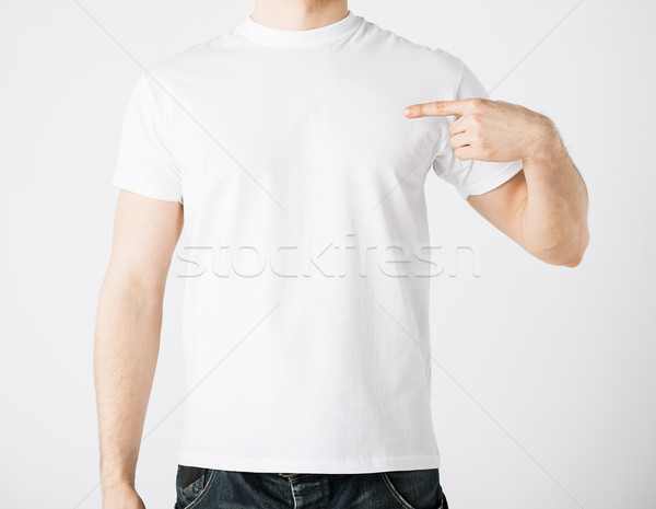 Stockfoto: Man · tshirt · wijzend · ontwerp · student