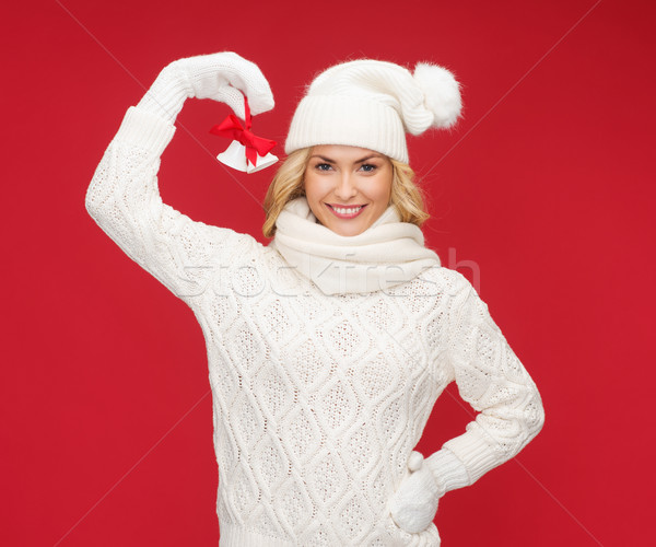 Mosolygó nő ujjatlan kesztyűk kalap karácsony karácsony tél Stock fotó © dolgachov