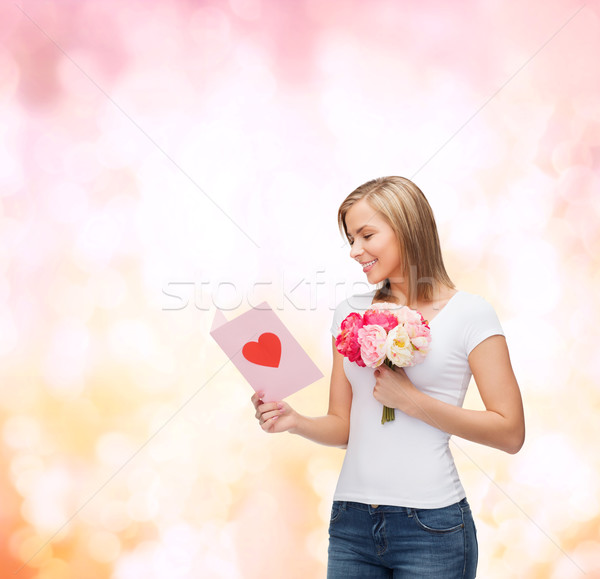 Lächelnd Mädchen Postkarte Bouquet Blumen Liebe Stock foto © dolgachov