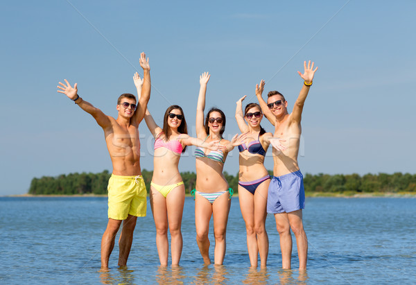 Lächelnd Freunde Sonnenbrillen Sommer Strand Freundschaft Stock foto © dolgachov