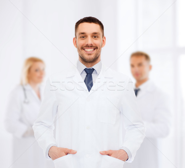 Sonriendo doctor de sexo masculino blanco abrigo salud profesión Foto stock © dolgachov