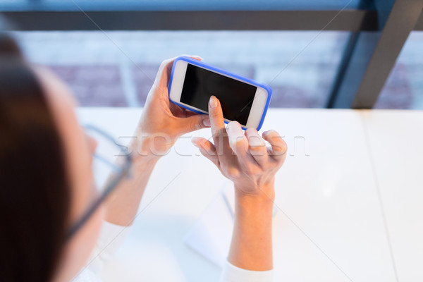 Vrouw smartphone kantoor zakenlieden technologie Stockfoto © dolgachov