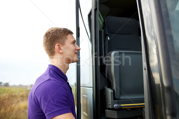 Groep gelukkig mannelijke boarding reizen bus Stockfoto © dolgachov