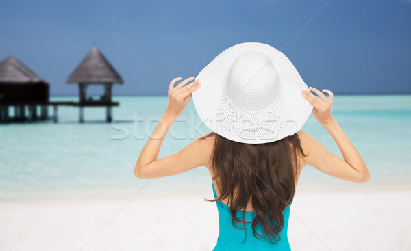 Femme maillot de bain Retour plage personnes [[stock_photo]] © dolgachov